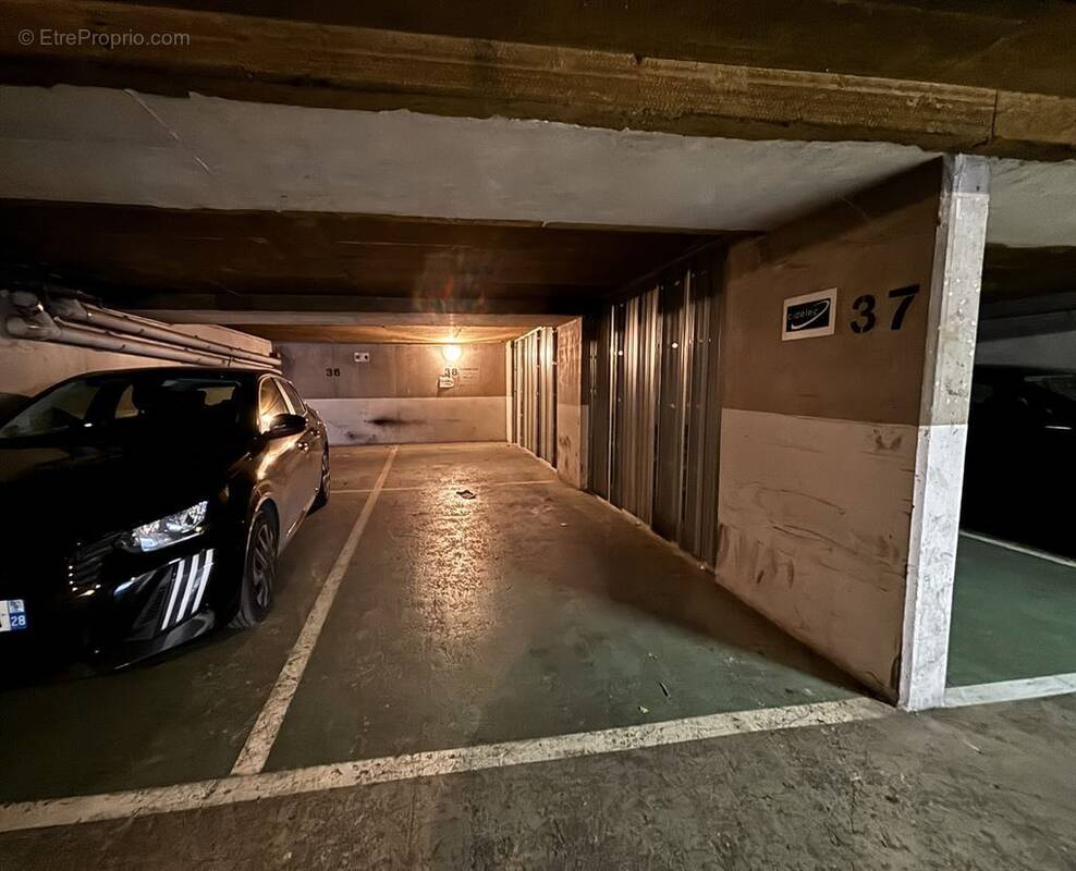 Parking à SURESNES