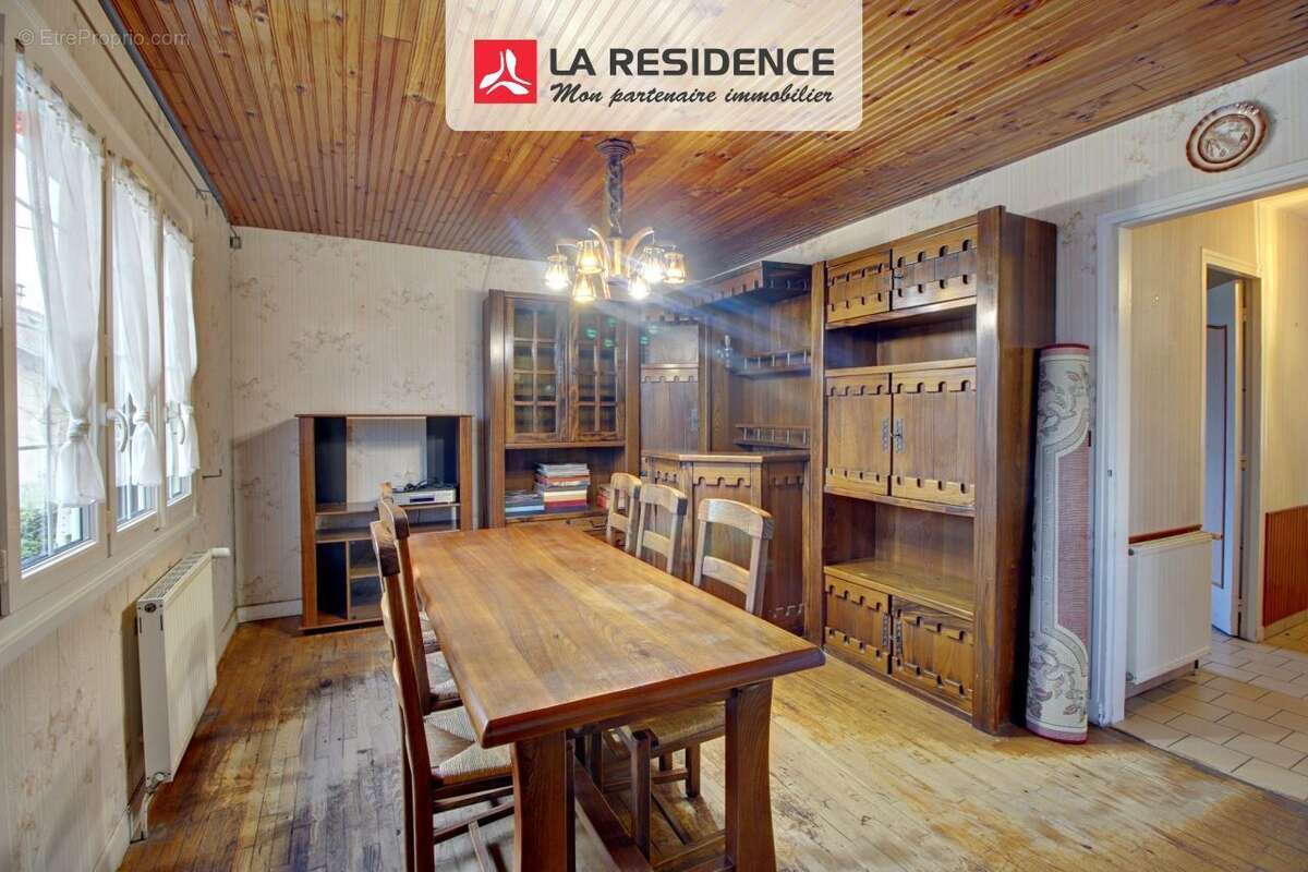 Maison à COURCELLES-SUR-SEINE