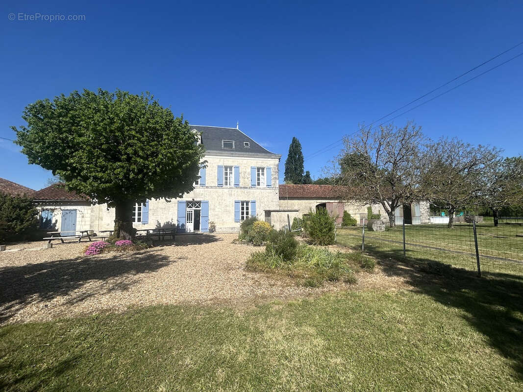 Maison à AUBETERRE-SUR-DRONNE