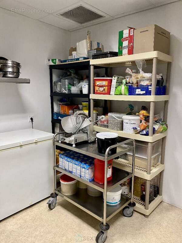 Commerce à LA ROCHE-BLANCHE