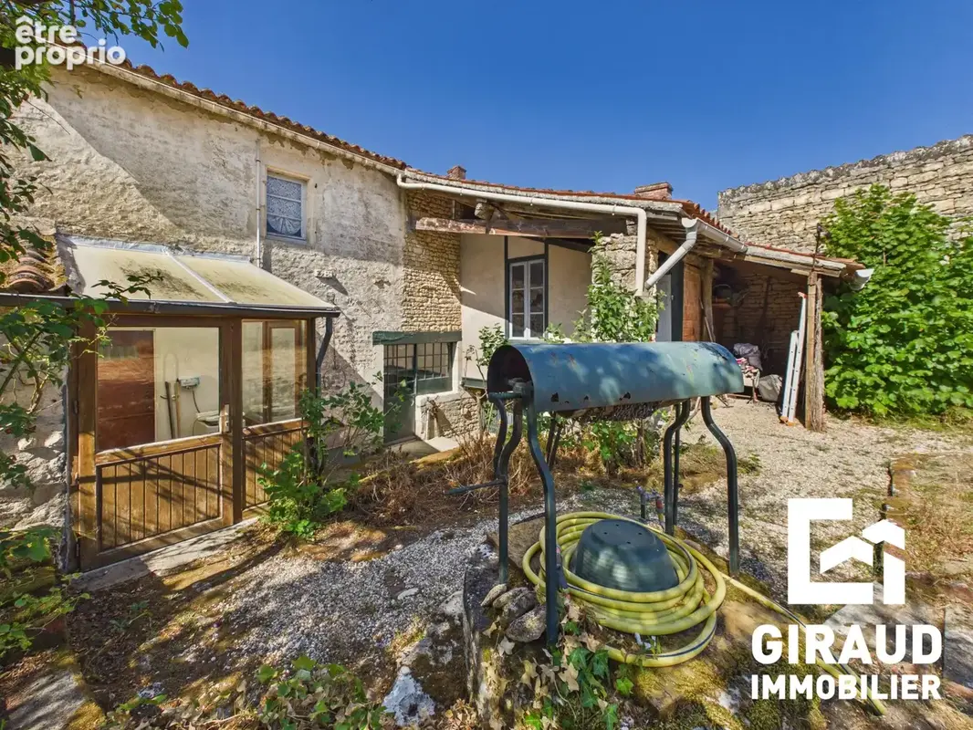 Maison 7 pièces 160 m² à vendre à Saint-Pierre-Le-Vieux (85420) - photo 2