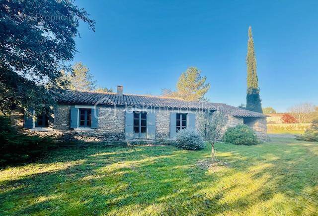 Maison à MENERBES