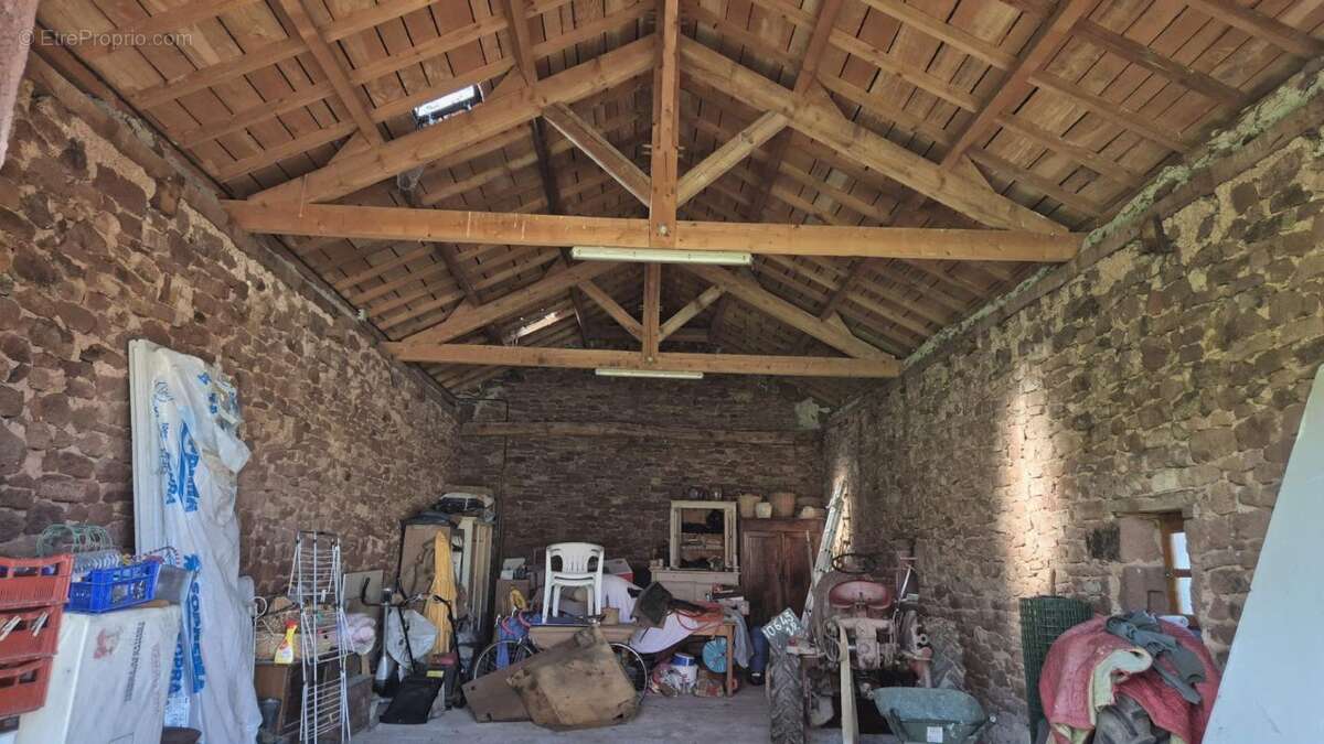 Maison de caractère avec grange, cave voûtée et terrain de 1,4 ha - photo 36