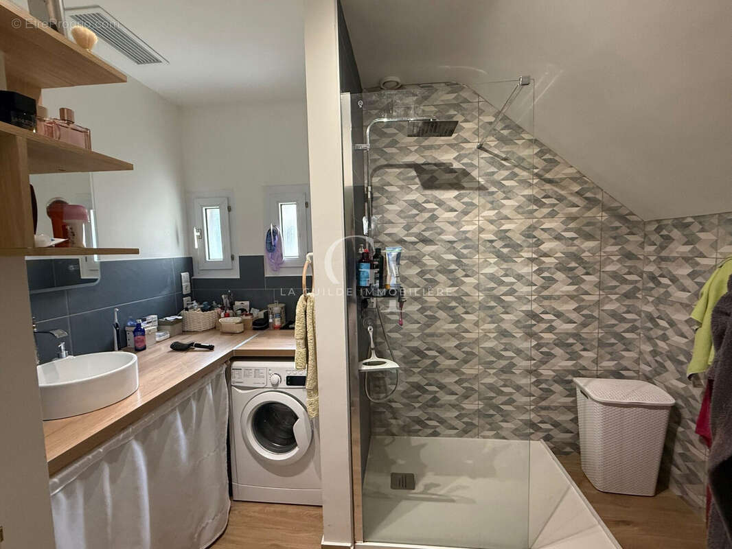 Appartement à LES PONTS-DE-CE