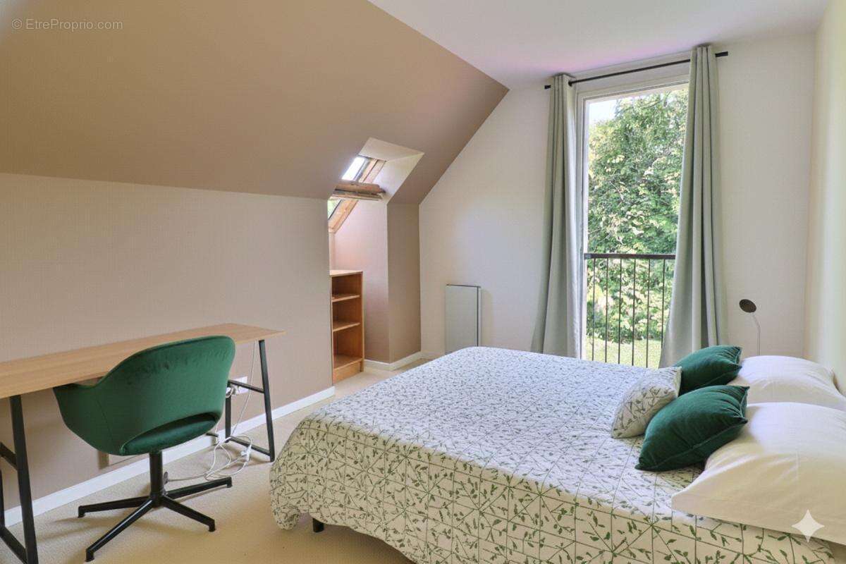 Maison à SAINT-NOM-LA-BRETECHE