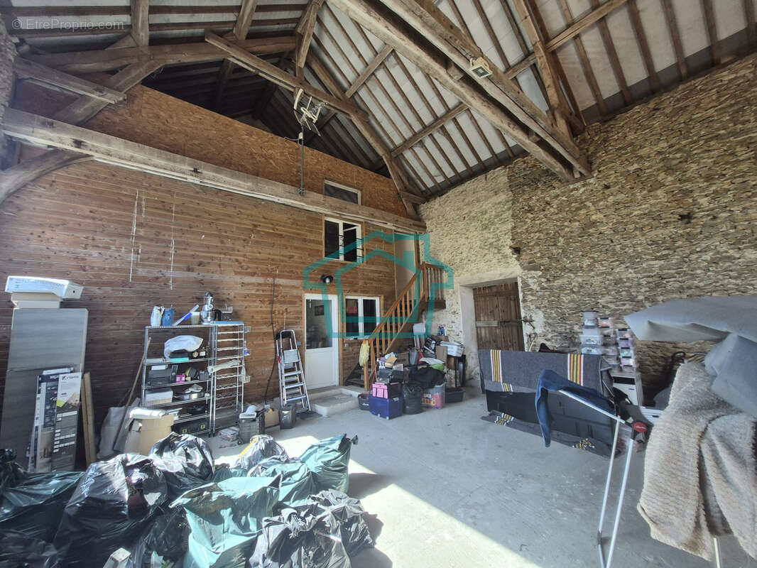 GROSROUVRE   Maison en pierre de caractère de 168 m2 avec grange de 100 m2, studio indépendant et fort potenti - photo 20
