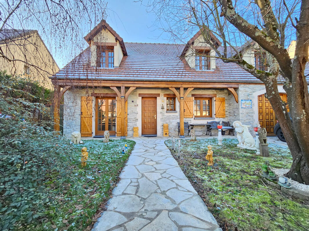 Maison à SAINTE-GENEVIEVE-DES-BOIS