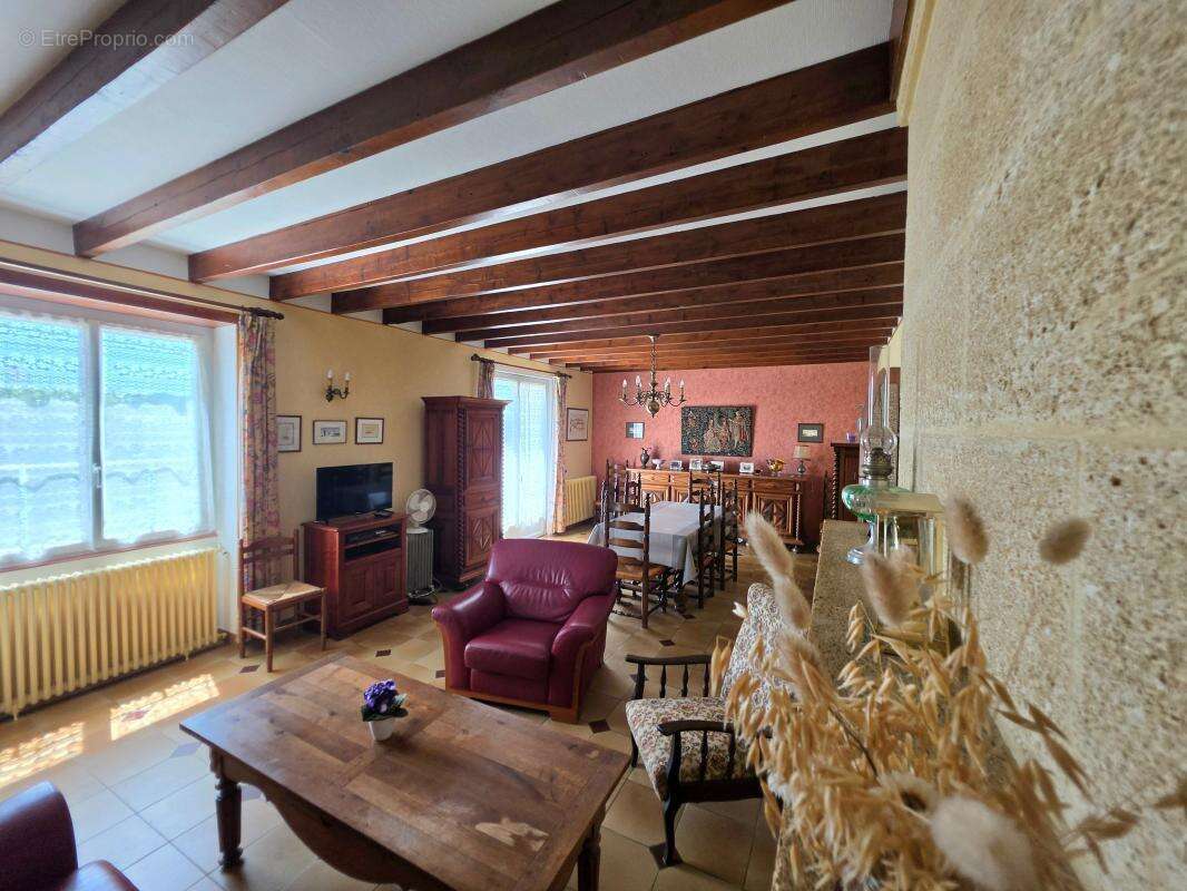 Maison familiale 190 m² – 6 chambres – dépendance 150 m² – terrain 3000 m² - photo 2