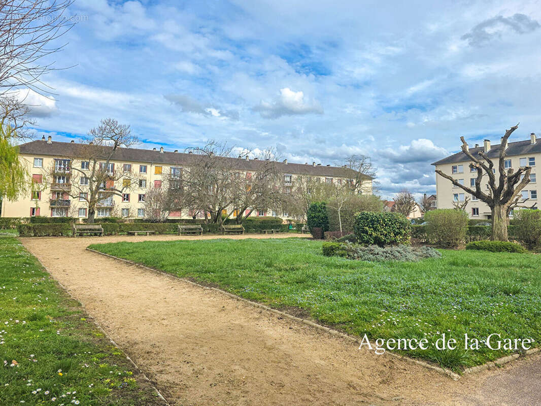 Appartement à LE MESNIL-LE-ROI