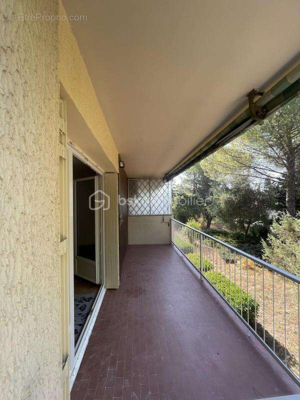 Appartement rénové avec terrasse de 83m2 au cœur de Venelles – Calme et tout à pied - photo 4
