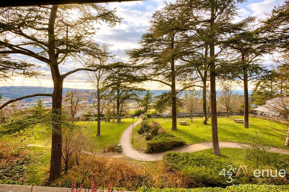 Appartement à SAINT-PRIEST-EN-JAREZ