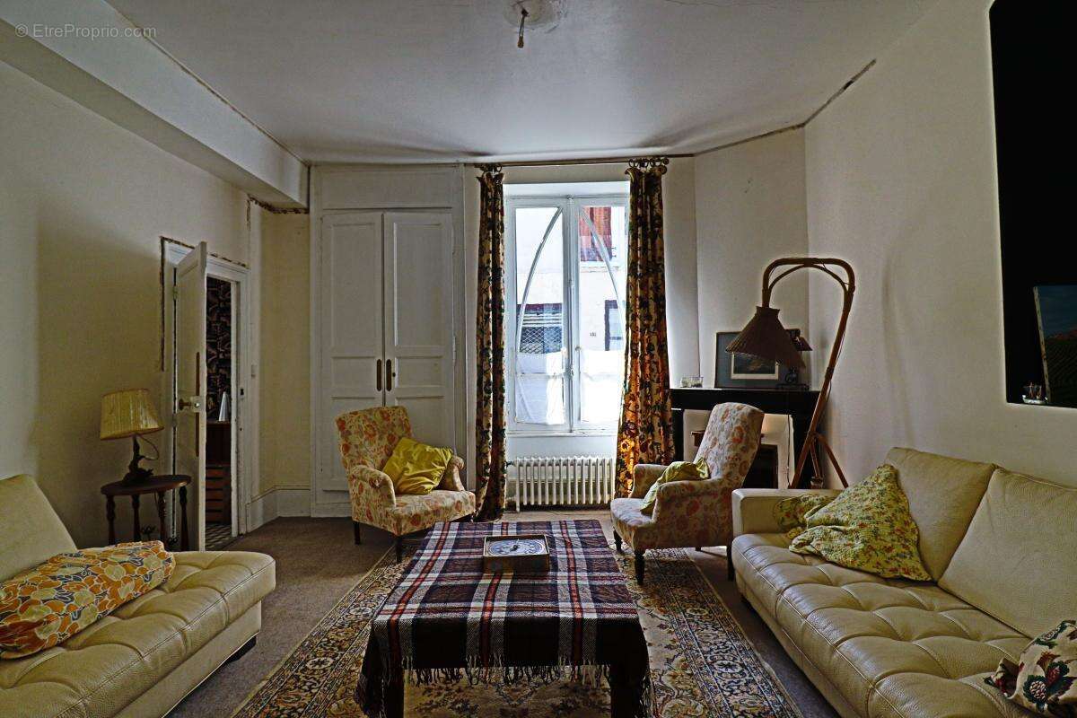 Maison à SAINT-SATUR
