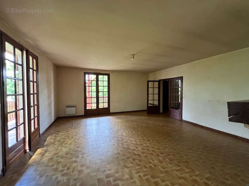 Aiguillon - Maison sur sous-sol des années 80 spacieuse - photo 6