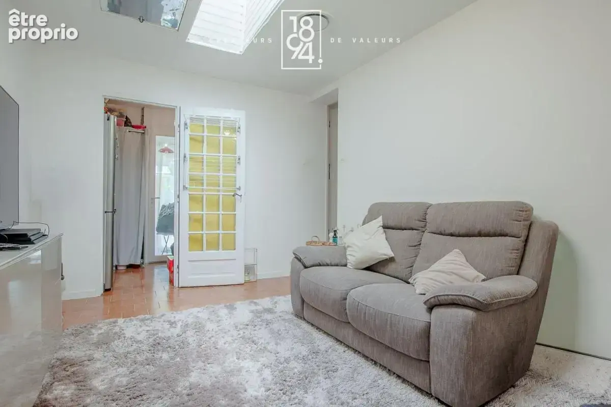 Maison familiale et récente avec garage et piscine en centre ville de Venelles - photo 10