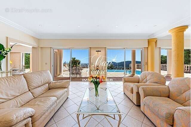 Maison à MANDELIEU-LA-NAPOULE