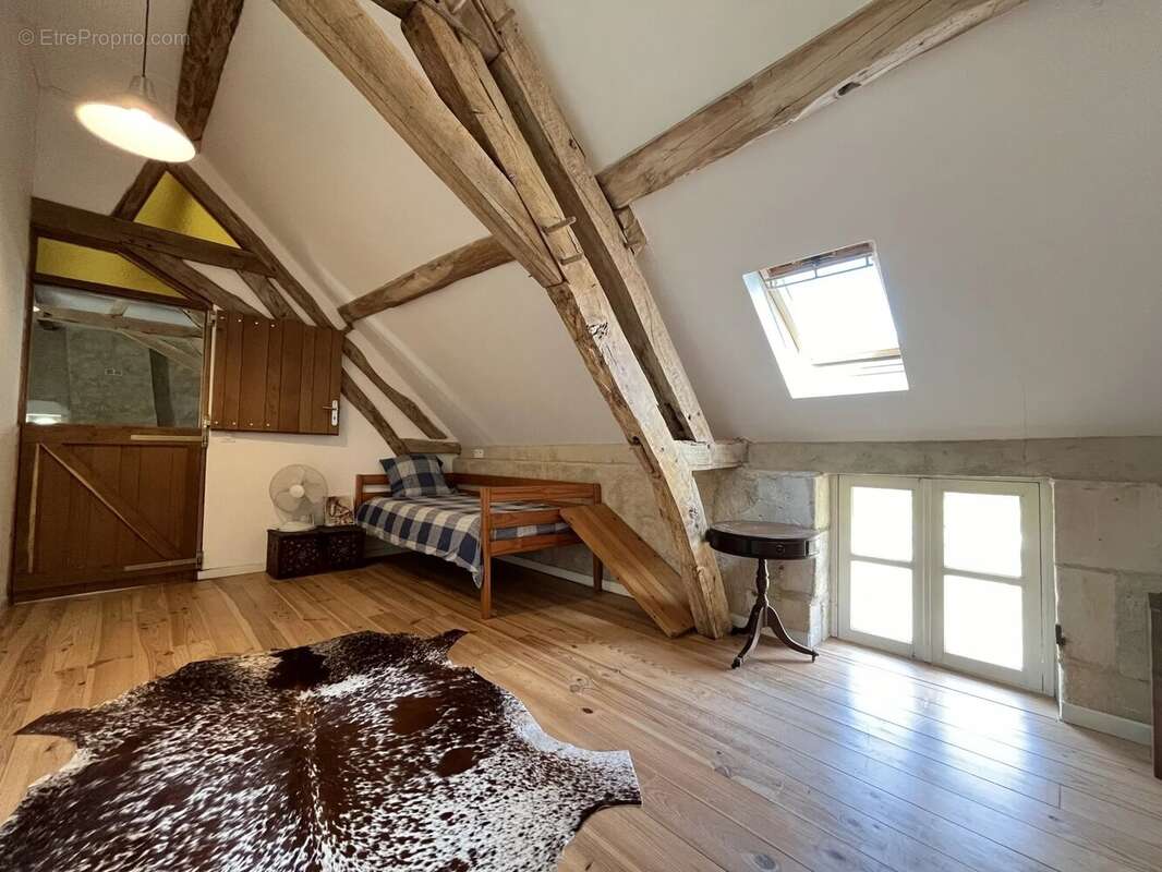 Maison à AZAY-LE-FERRON