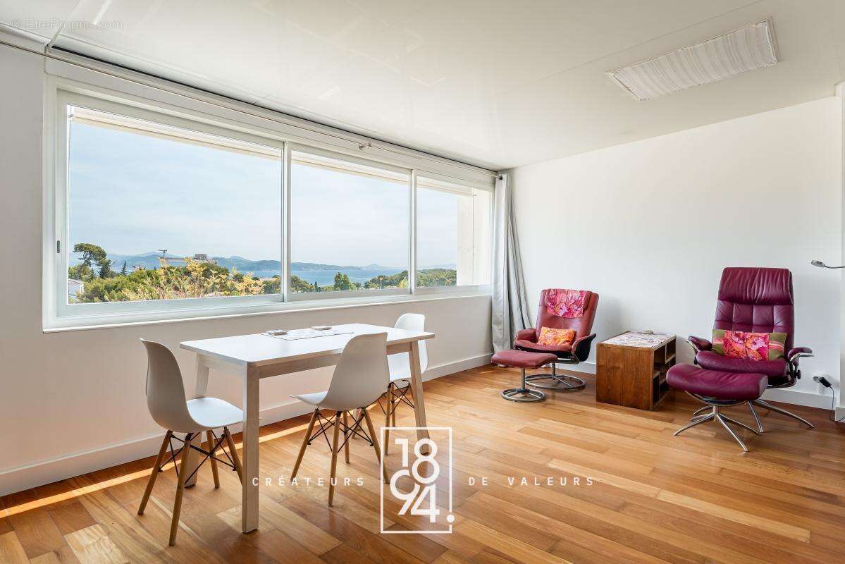 Appartement  Loft  atelier 85 m2  vue mer - photo 2