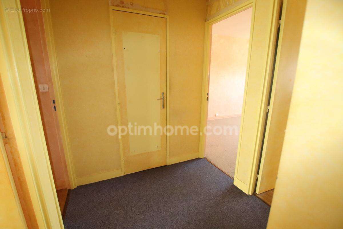 ORLEANS, quartier Nord au pied des commerces, appartement 3 chambres, de 94m2 à rafraichir - photo 9
