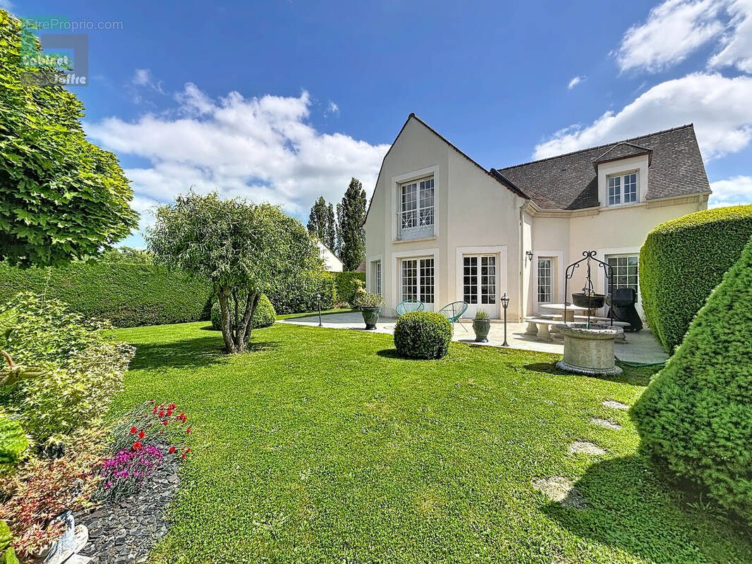 Maison à FONTAINE-LE-PORT