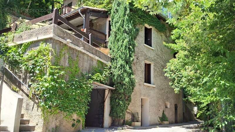 À vendre – Maison de ville avec potentiel de division – Digne-les-Bains centre - photo 2