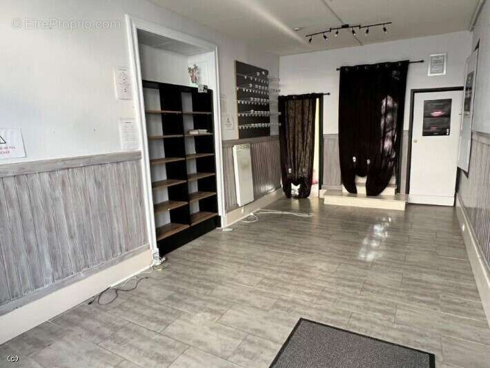 Appartement / Local Commercial avec Courette - photo 2