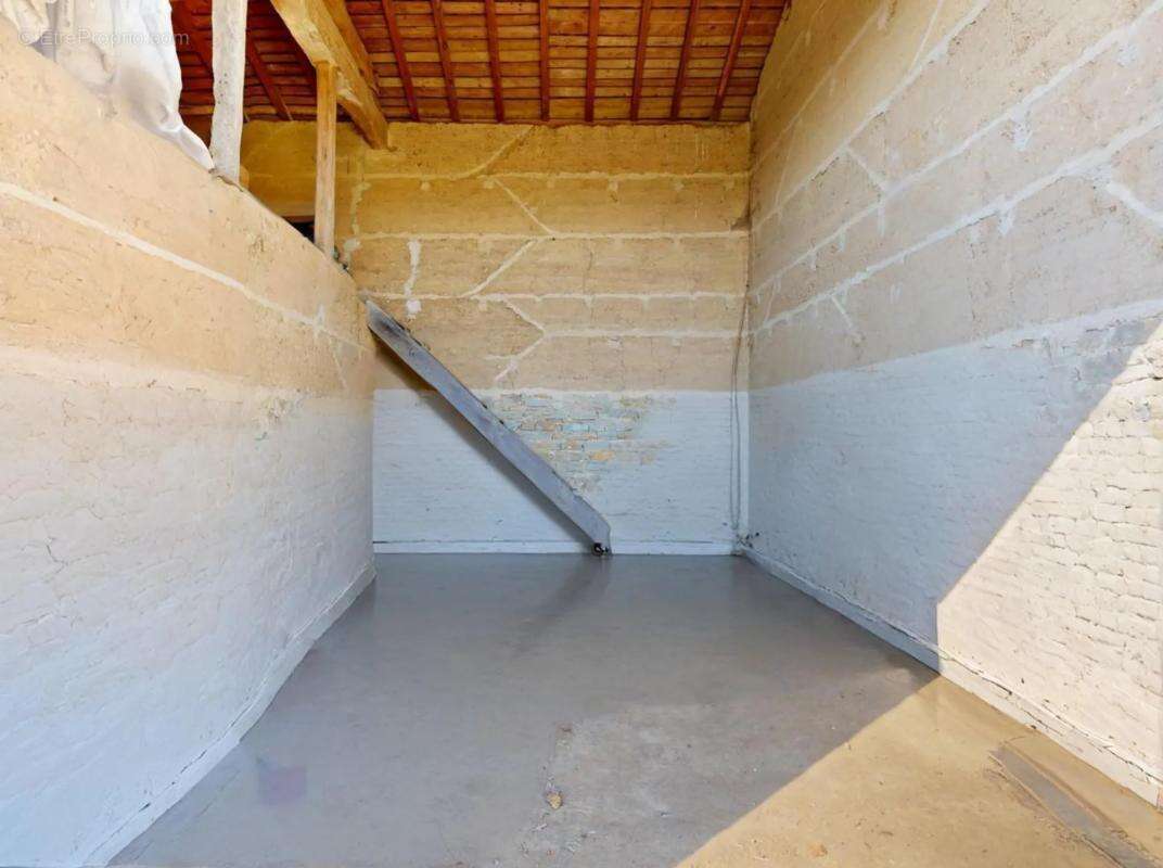 Maison à SAINT-DENIS-LES-BOURG