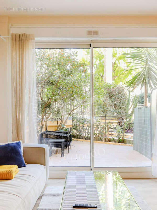 Appartement T3 Rénové avec grande terrasse et stationnement à Nice - photo 7