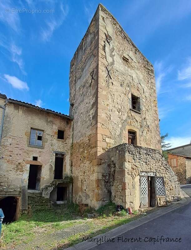 Maison à SAUVAGNAT-SAINTE-MARTHE