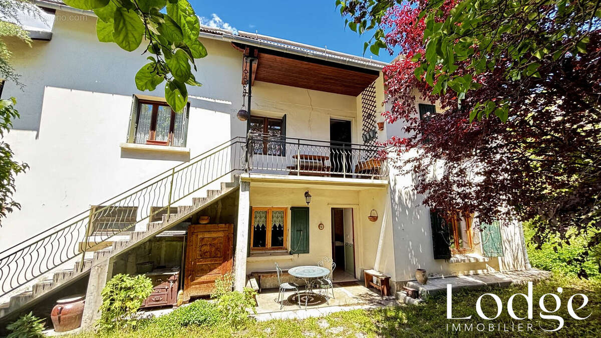 Maison 150 m² à Villar-Saint-Pancrace  - photo 9