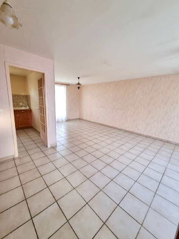 Maison à OZOIR-LA-FERRIERE