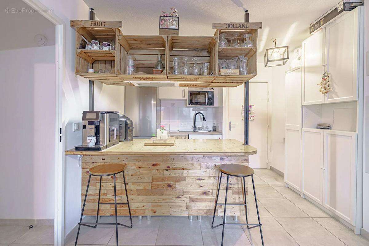 Appartement Le Castellet 2 pièce(s)  en rez de jardin 41.85 m2 avec parking en sous sol - photo 4