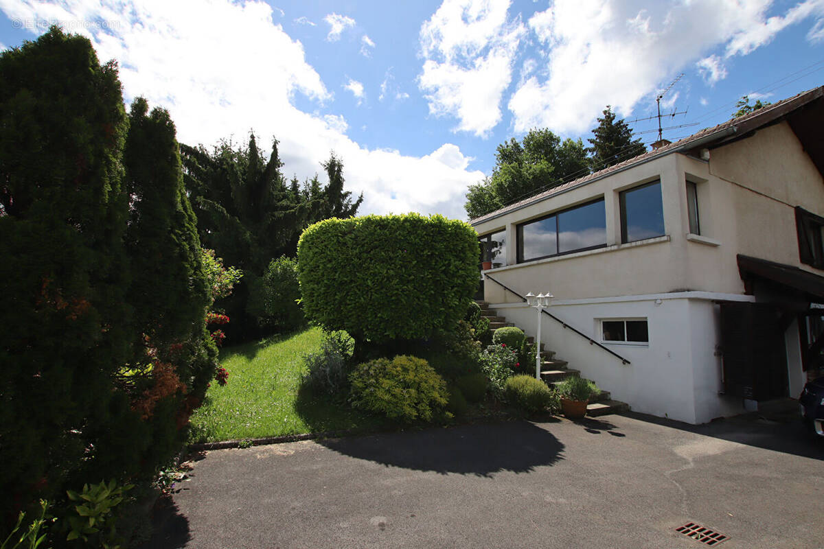 Maison à LA ROCHE-SUR-FORON