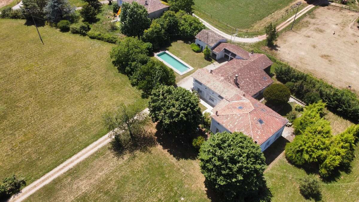 Maison à CLAIRAC
