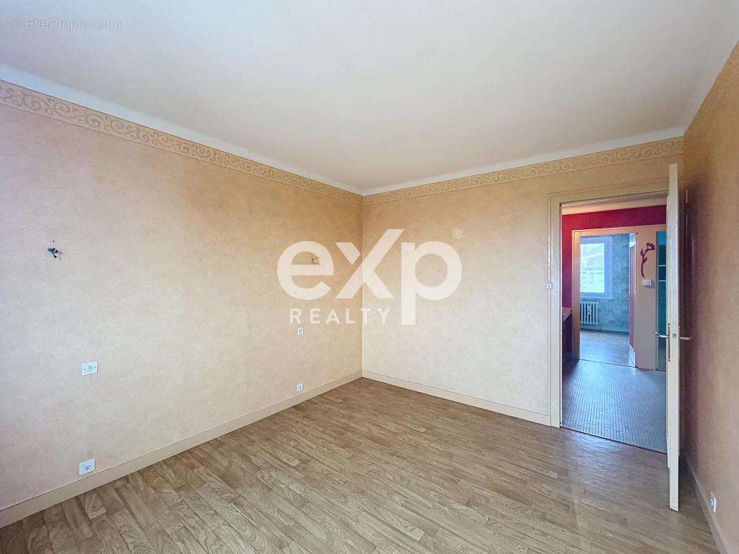 Maison à SAINT-MACAIRE-EN-MAUGES