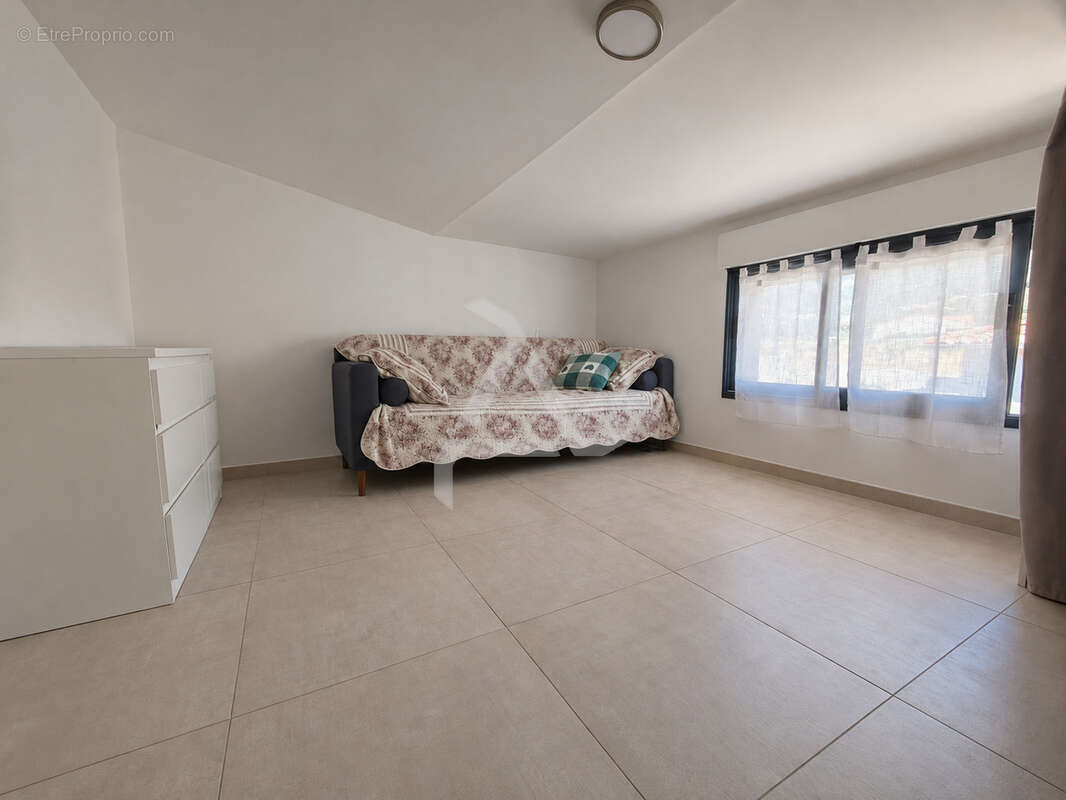 À proximité immédiate des plages et de l'aéroport de figari, maison récente avec 3 appartements - photo 15