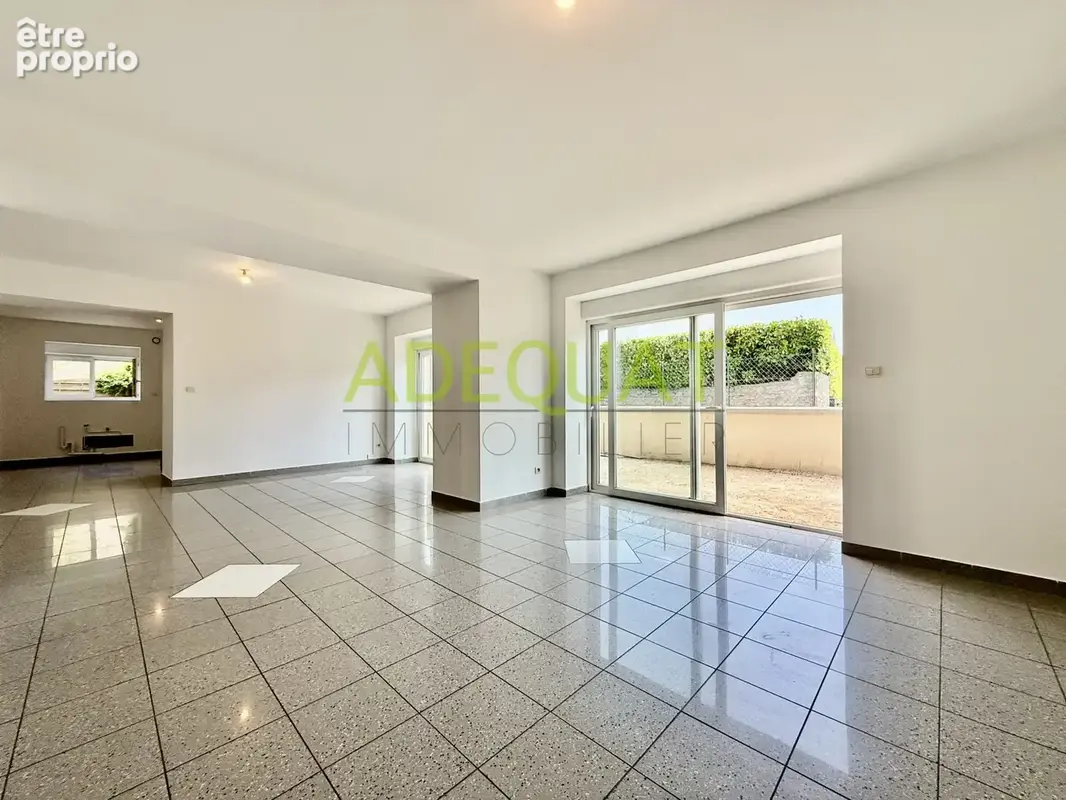 VENERIEU, Maison individuelle / 4 chambres / garage attenant / cour intérieur... - photo 6