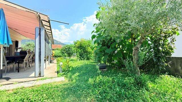 Maison 100 m² à Cluses  - photo 2