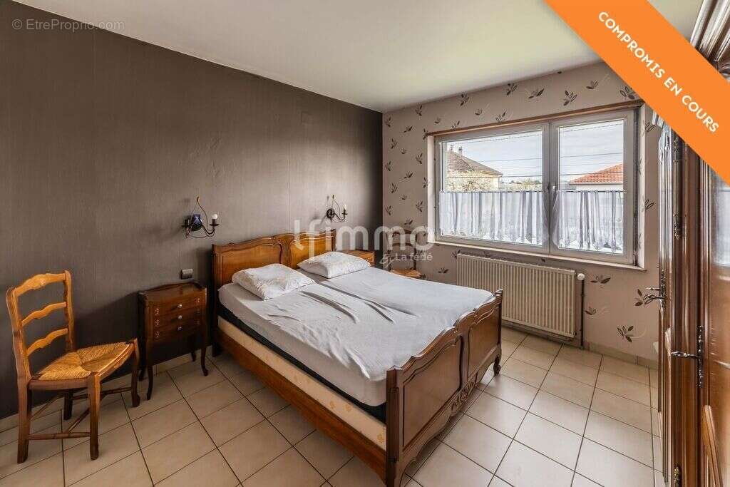 Sous Compromis : Maison Familiale, au cœur d'un dynamique villag - photo 6