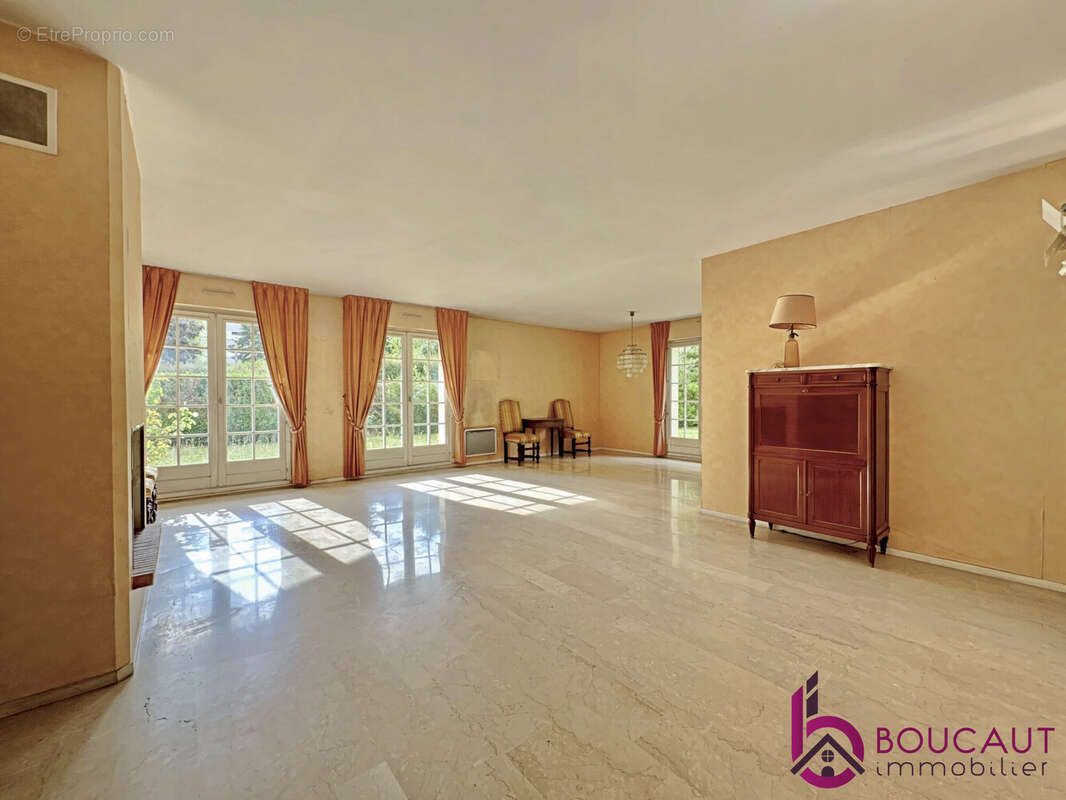 Appartement à LE PLESSIS-ROBINSON