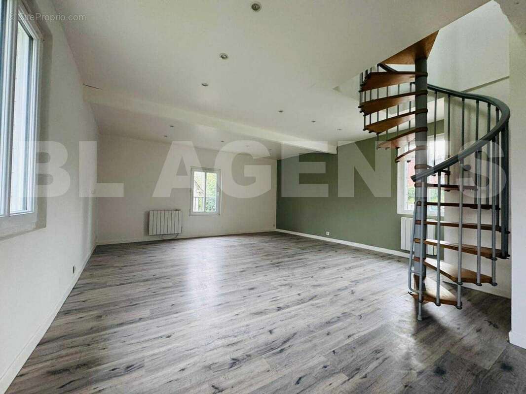 Messenger_creation_9CA20FE9-3E7D-418F-A6AB-91EC5E868AD9 - Maison à DOUVREND