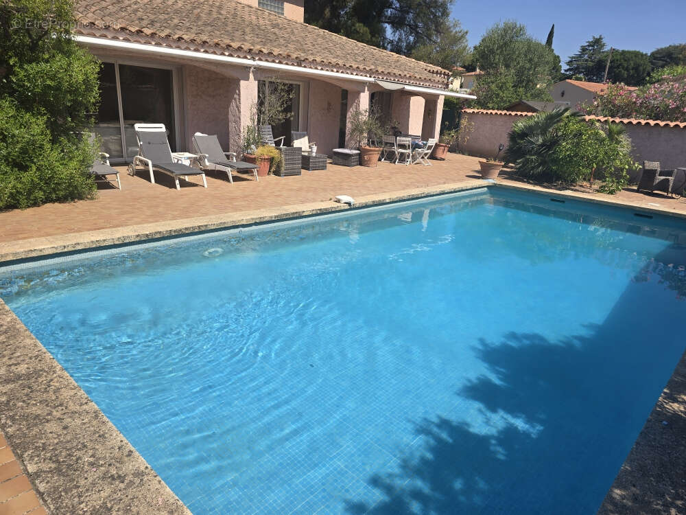 Maison à SAINT-CYR-SUR-MER