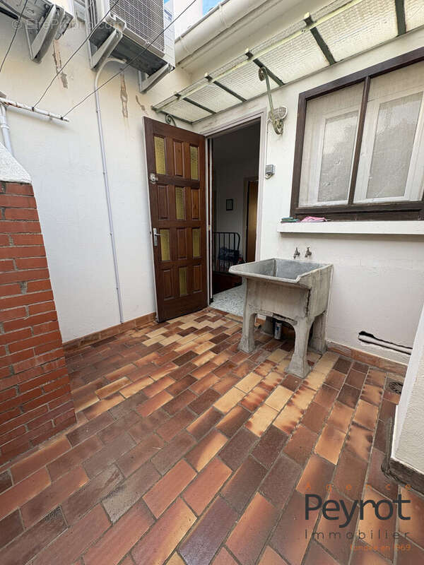 Maison à SAINT-LAURENT-DE-LA-SALANQUE