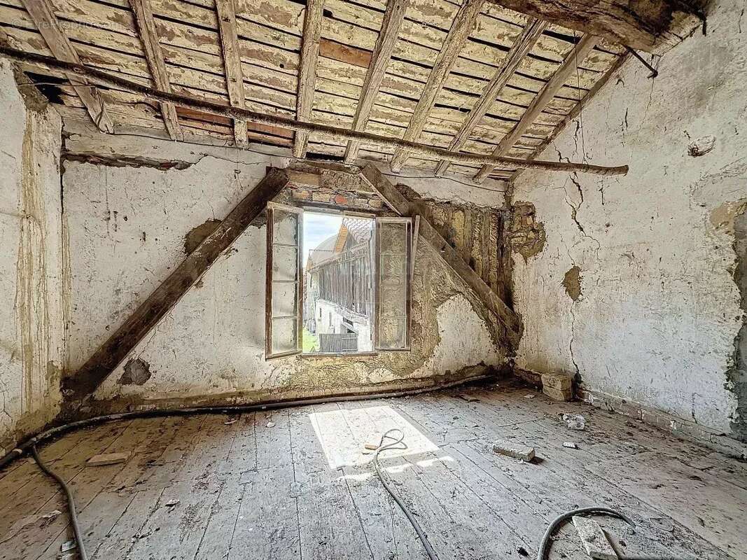 Maison à MONLEON-MAGNOAC