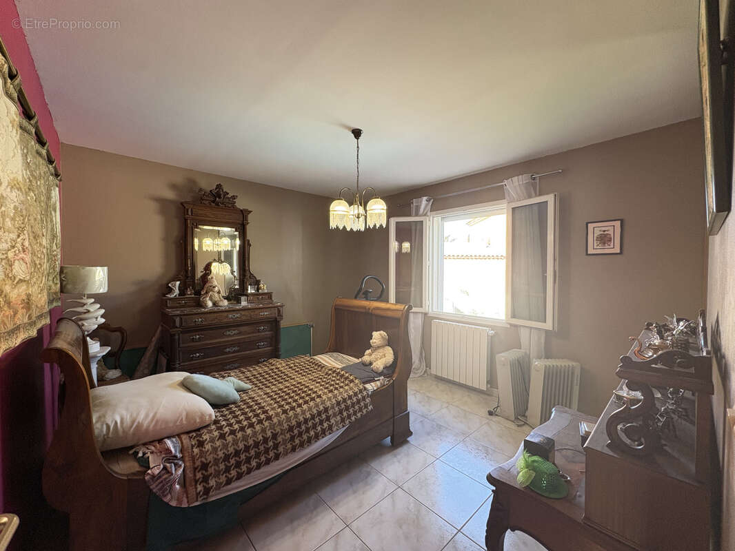 Maison plain pied 130m2 + double garage et piscine - UCHAUD - - photo 7