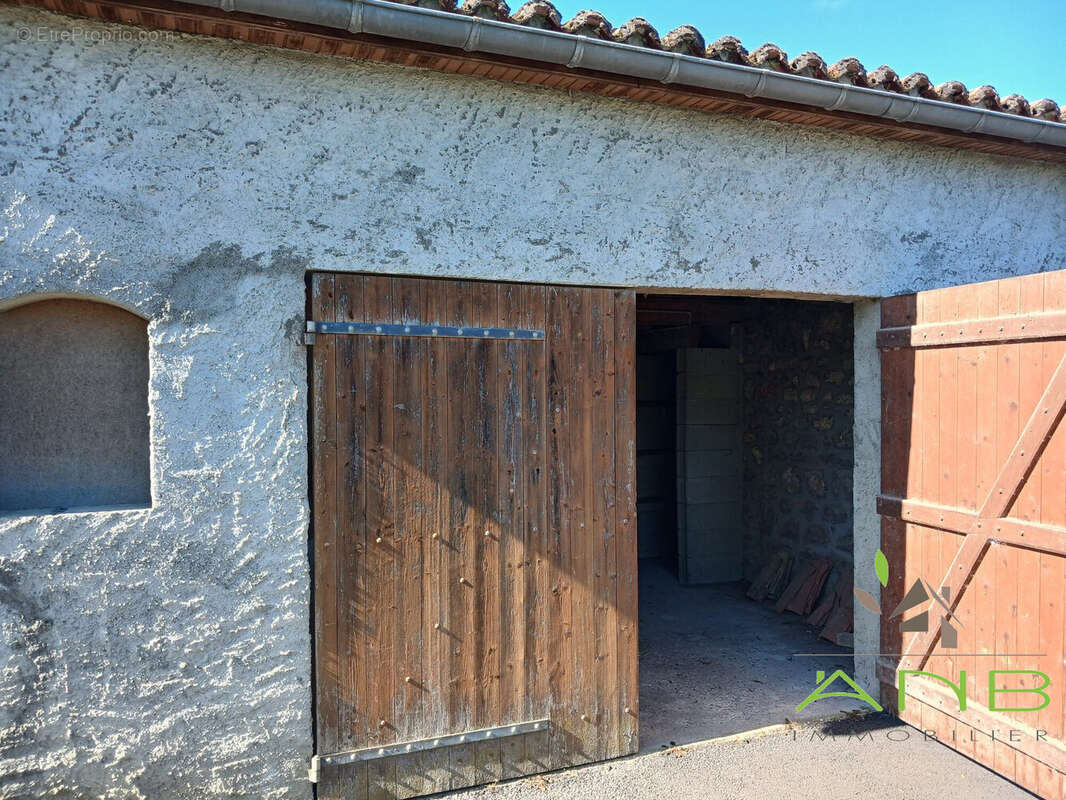 Maison à RUELLE-SUR-TOUVRE
