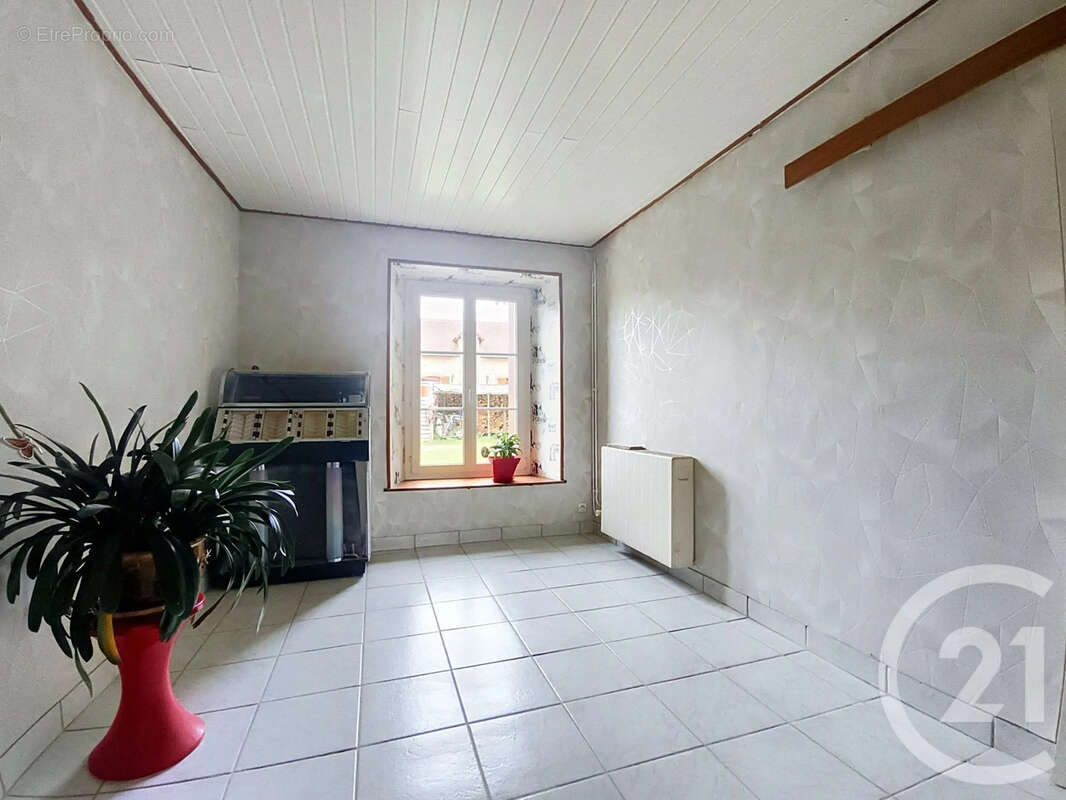 Maison à LA CHAPELLE-RABLAIS