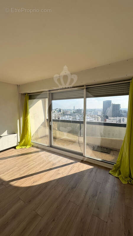 Appartement à COURBEVOIE