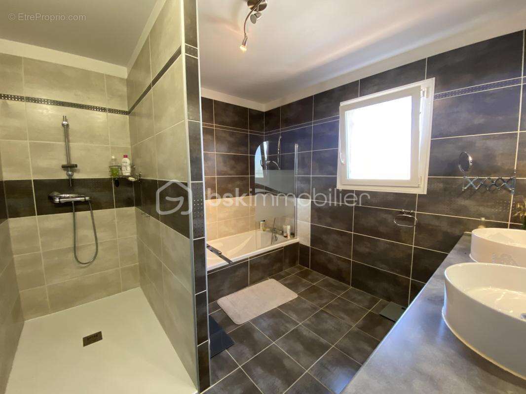  Maison familiale 4 chambres, avec piscine, jacuzzi et pool house – Sans vis-à-vis à Montélimar - photo 13