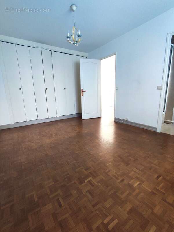 Appartement à VILLETANEUSE