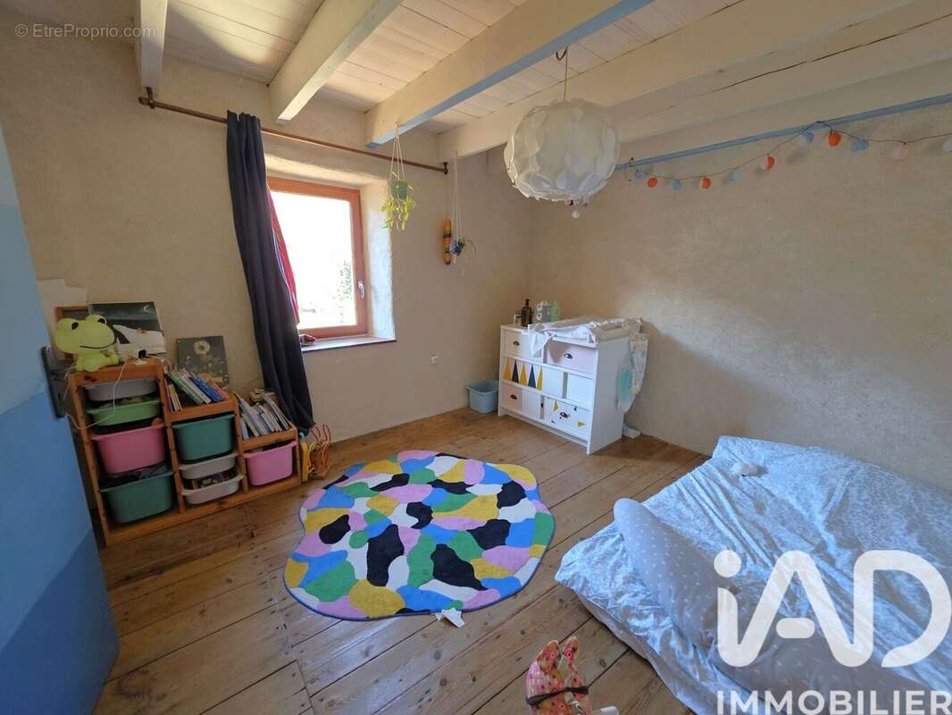 Maison 103 m² à Saint-Julien-Vocance  - photo 9